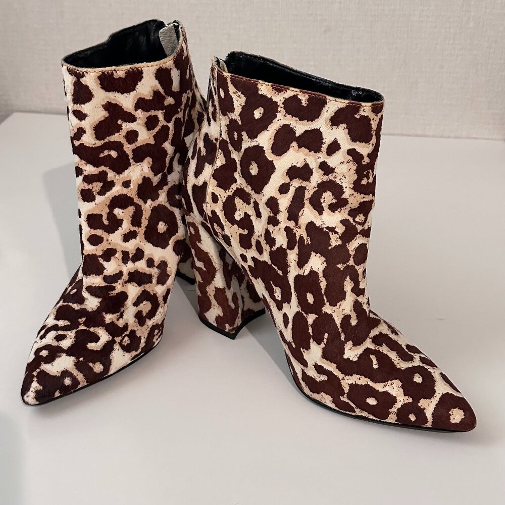 Charles David Snow Leopard Printed Haircalf Boots Size 7.5